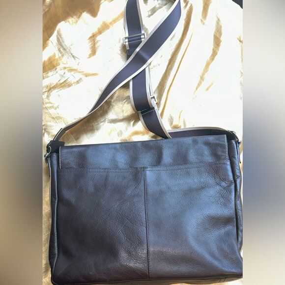 Coach large messenger bag. Chocolate leather. Like new. No call outs. - Picture 5 of 13